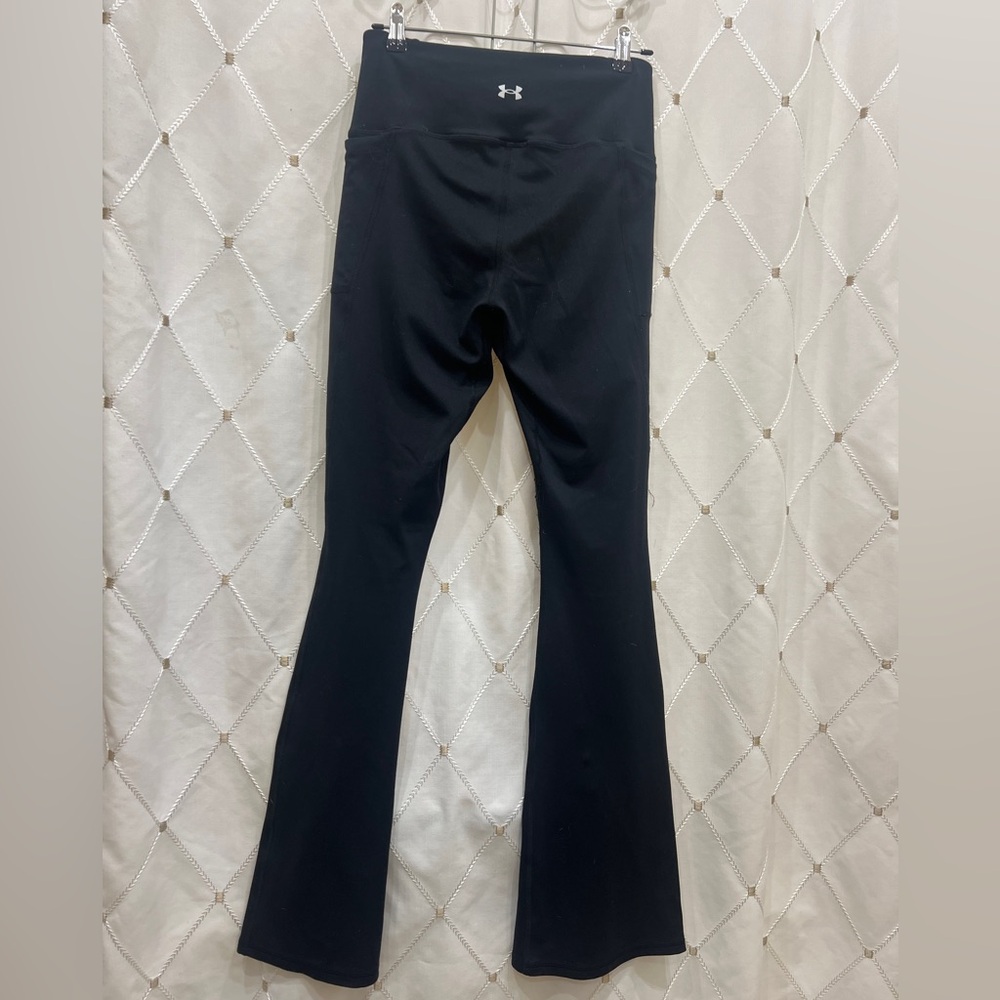 Under Armour Black Flared Yoga Pants with pockets - Picture 2 of 2